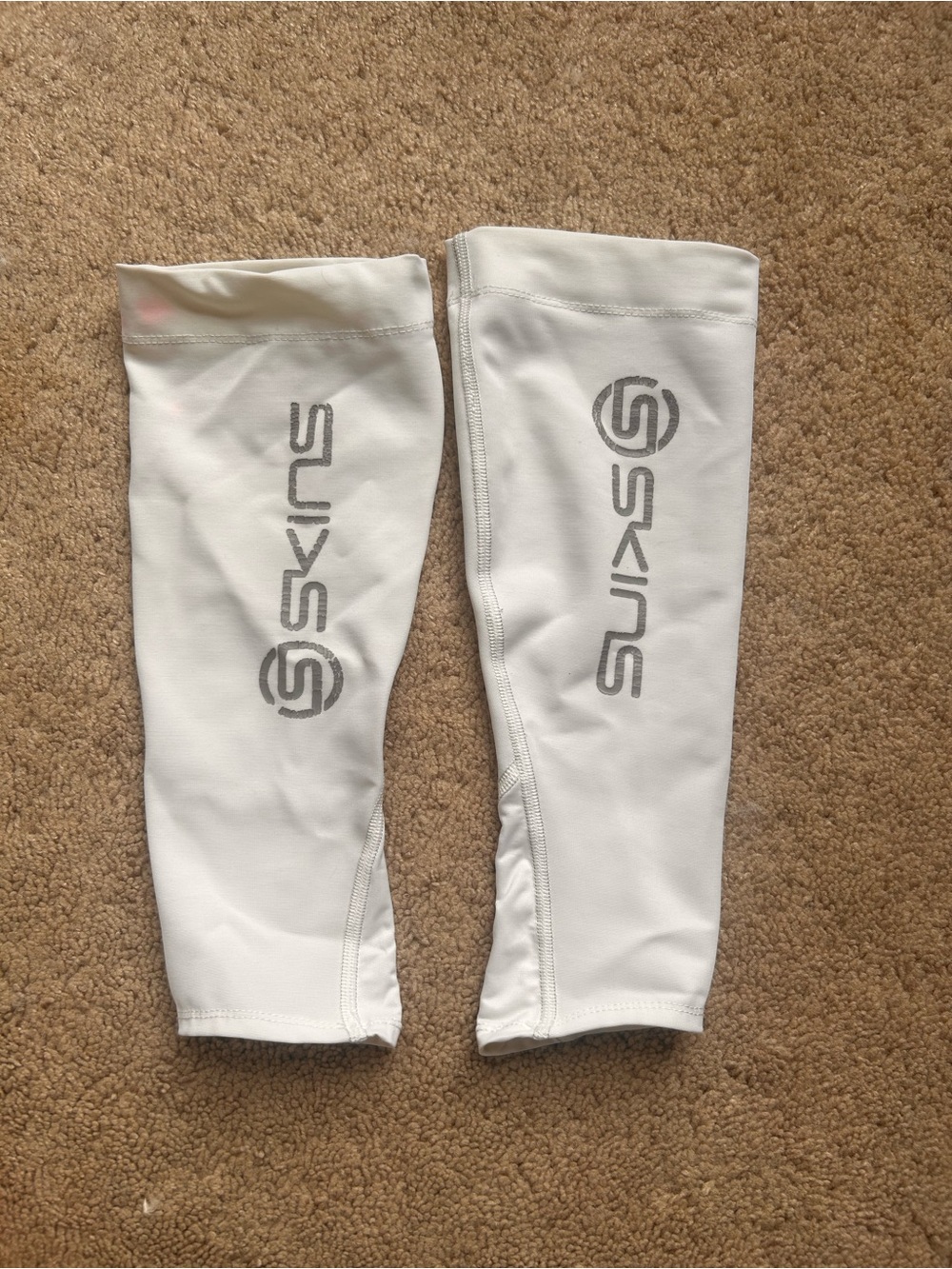 Skin Kids White Compression Leg Sleeves with Gray Logo